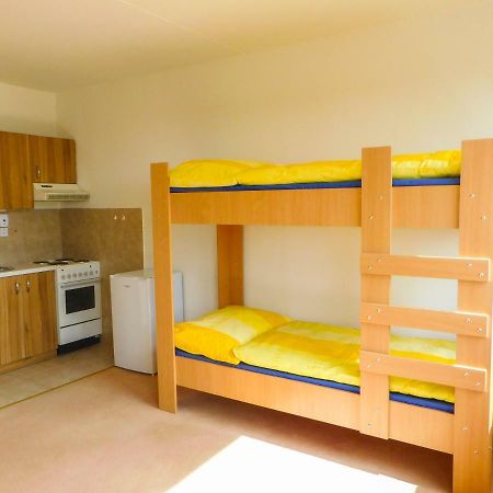 הוסטל פראג Km House Cerny Most מראה חיצוני תמונה