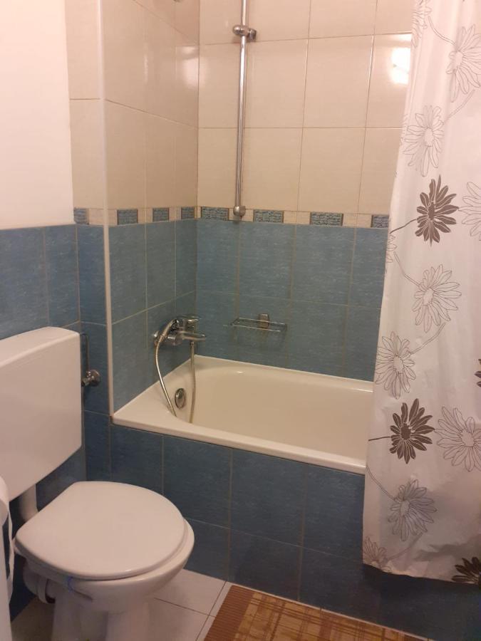 הוסטל פראג Km House Cerny Most מראה חיצוני תמונה