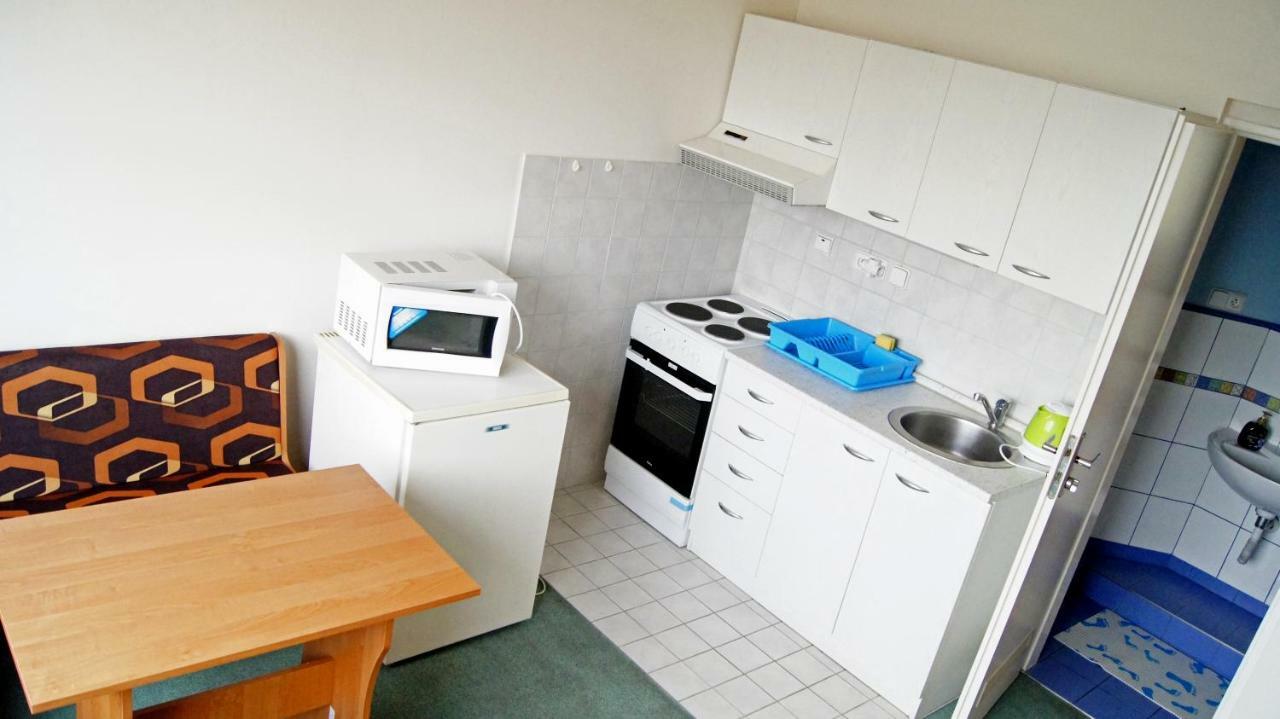 הוסטל פראג Km House Cerny Most מראה חיצוני תמונה
