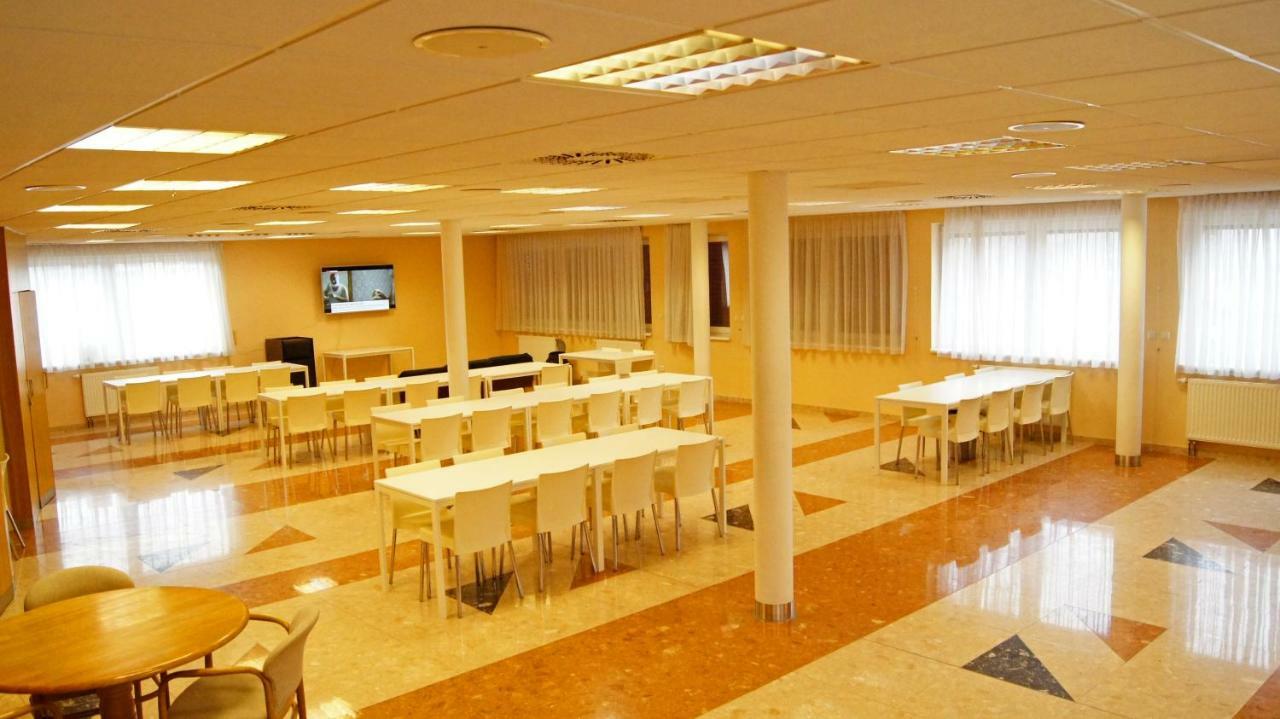 הוסטל פראג Km House Cerny Most מראה חיצוני תמונה