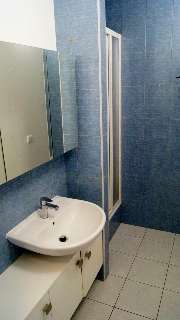 הוסטל פראג Km House Cerny Most מראה חיצוני תמונה