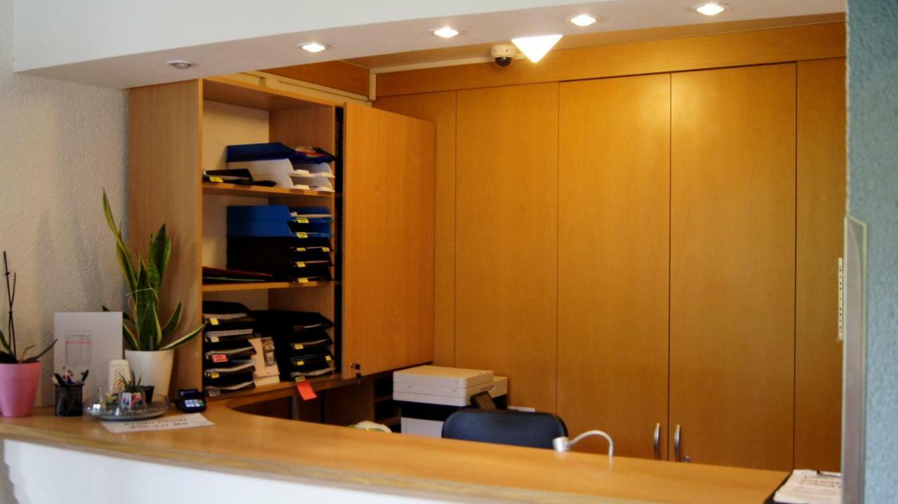 הוסטל פראג Km House Cerny Most מראה חיצוני תמונה