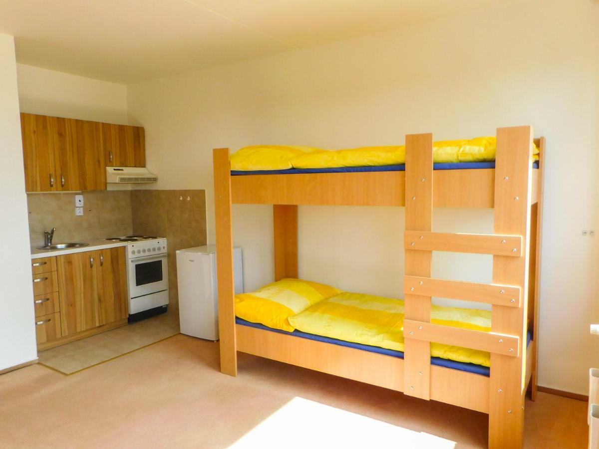 הוסטל פראג Km House Cerny Most מראה חיצוני תמונה