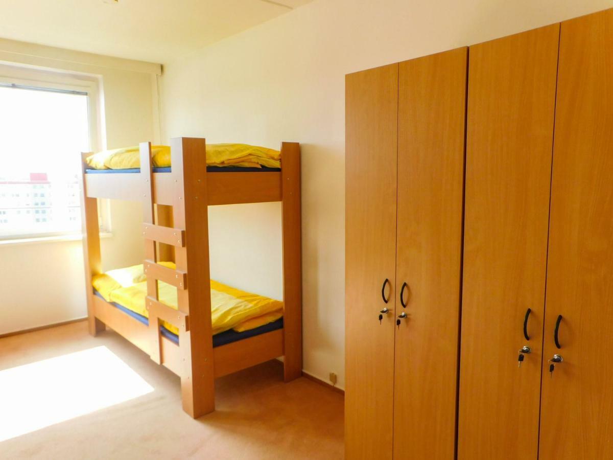 הוסטל פראג Km House Cerny Most מראה חיצוני תמונה