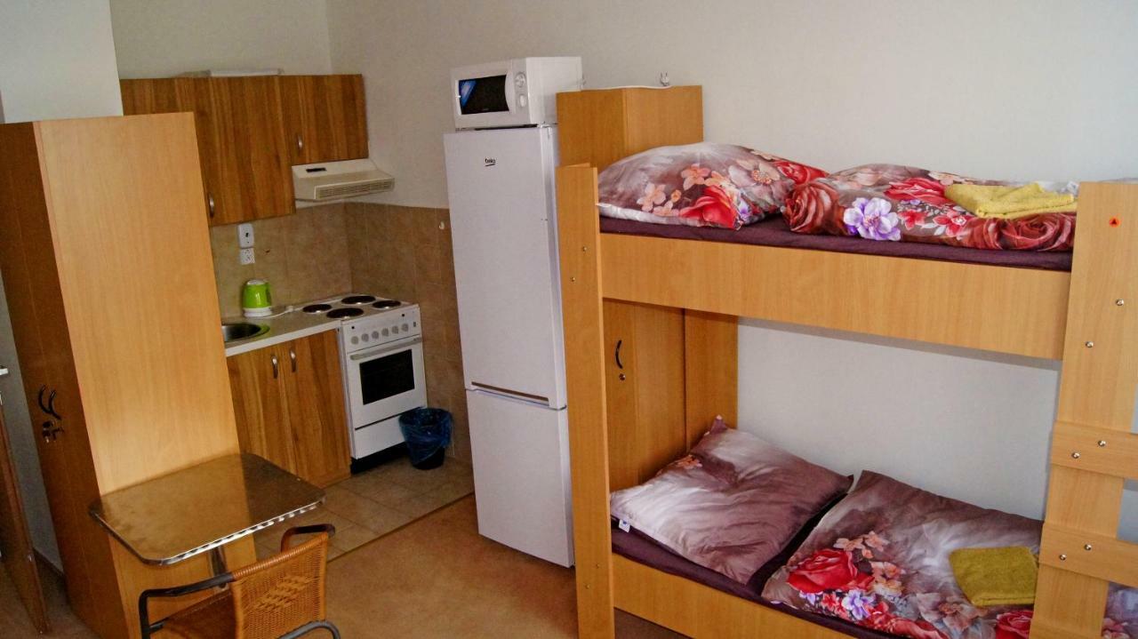 הוסטל פראג Km House Cerny Most מראה חיצוני תמונה