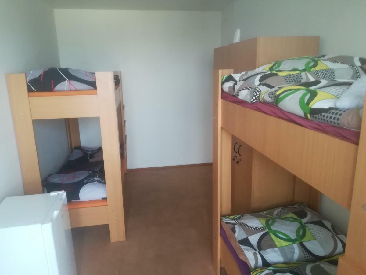 הוסטל פראג Km House Cerny Most מראה חיצוני תמונה
