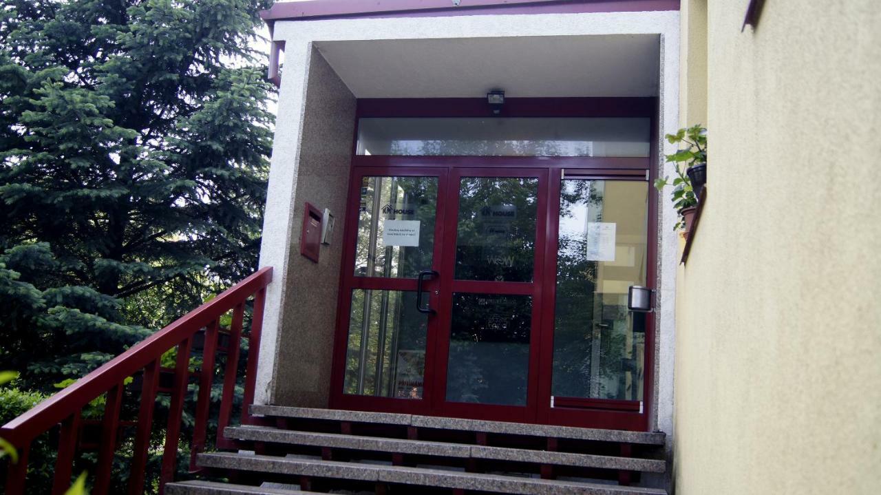 הוסטל פראג Km House Cerny Most מראה חיצוני תמונה