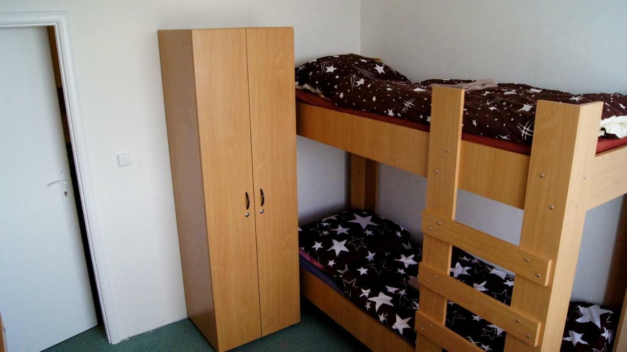 הוסטל פראג Km House Cerny Most מראה חיצוני תמונה