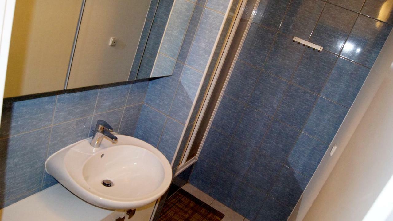 הוסטל פראג Km House Cerny Most מראה חיצוני תמונה